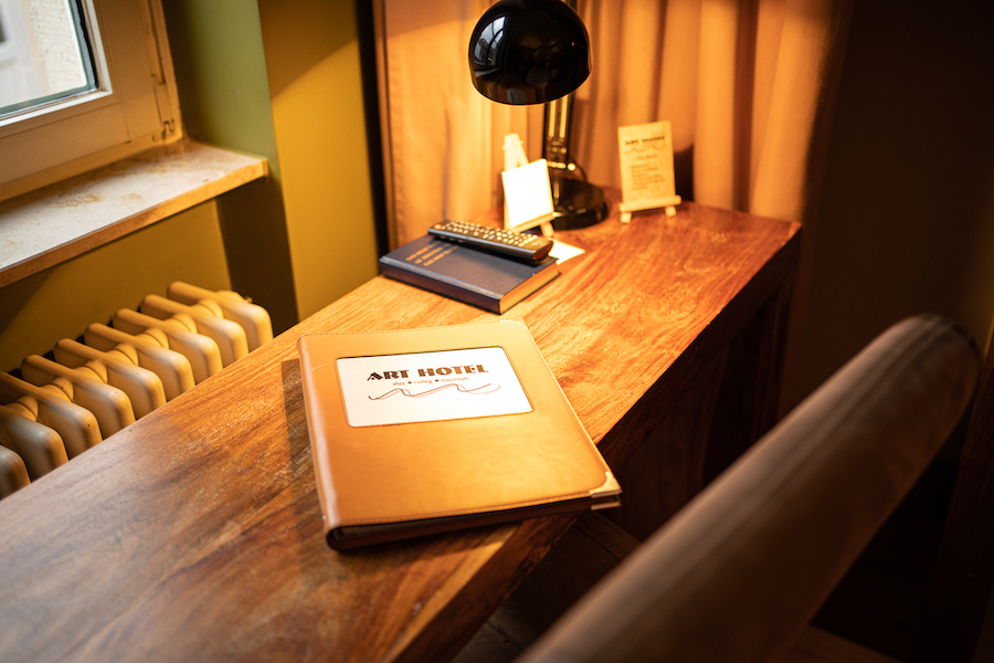 Zimmer - # Sumatra Schreibtisch