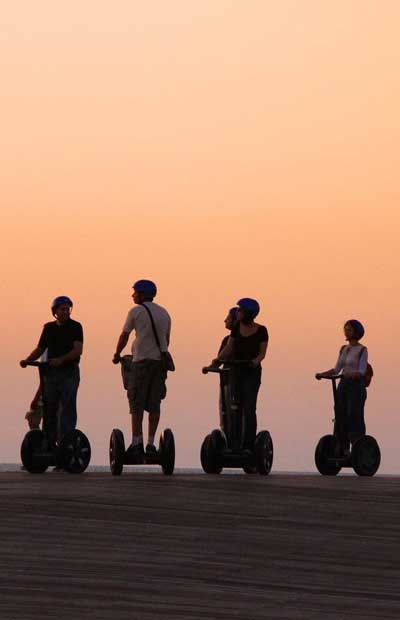 Unsere Leistungen:
Geführte Segwaytour mit dem Tourguide
2 Übernacht. in einer der schönen & gemütlichen Junior-Suiten
2 leckere und gesunde Langschläferfrühstücke vom Buffet