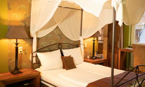 zimmer-sumatra-himmelbett-2-900x600-art-hotel-neckar_3d2637fa319a4f53c9cb0a7e46f3d8ad zimmer-sumatra-himmelbett-2-900x600-art-hotel-neckar_3d2637fa319a4f53c9cb0a7e46f3d8ad